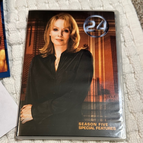 24 Season 5: 7 DVD Collector’s Edition Box Set + Sealed Bonus Disc - Picture 7 of 14